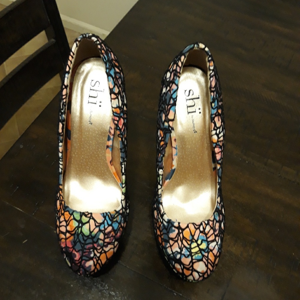 Shoes - Picture 3 of 4